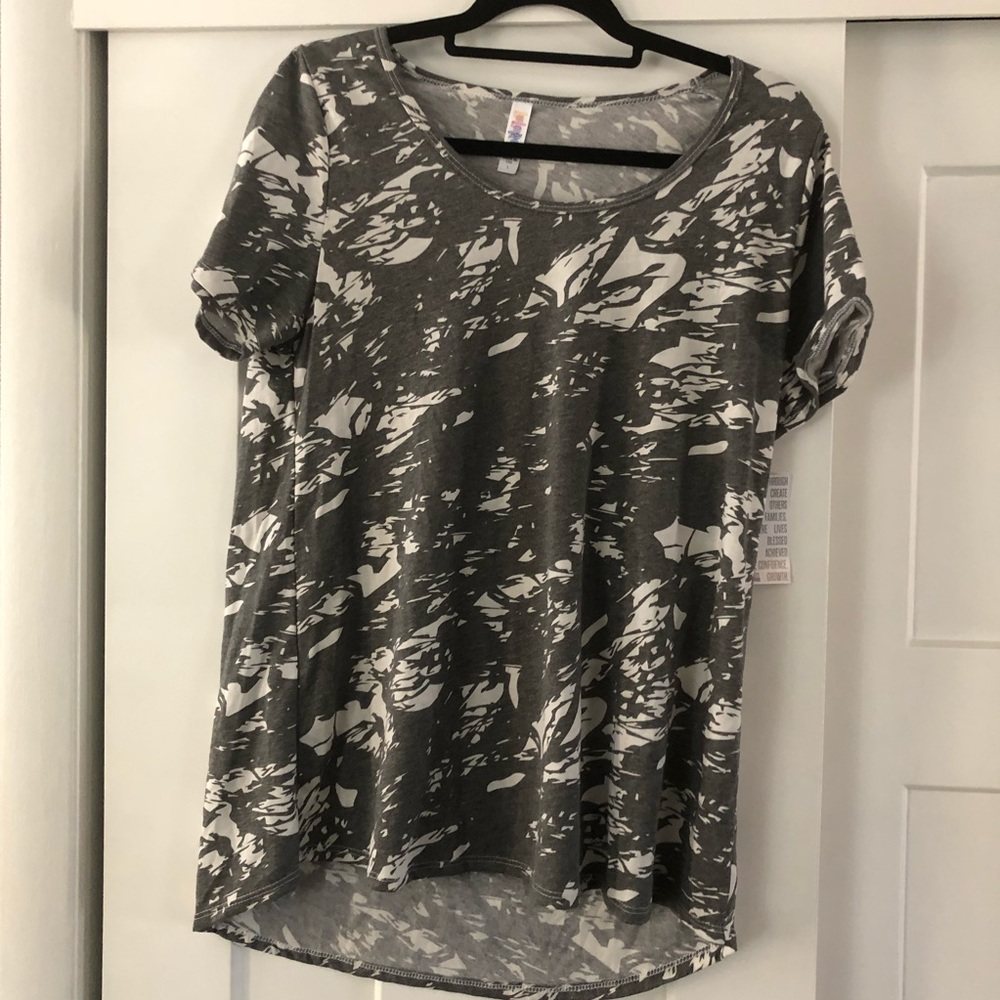 NWT Lularoe Large Classic T